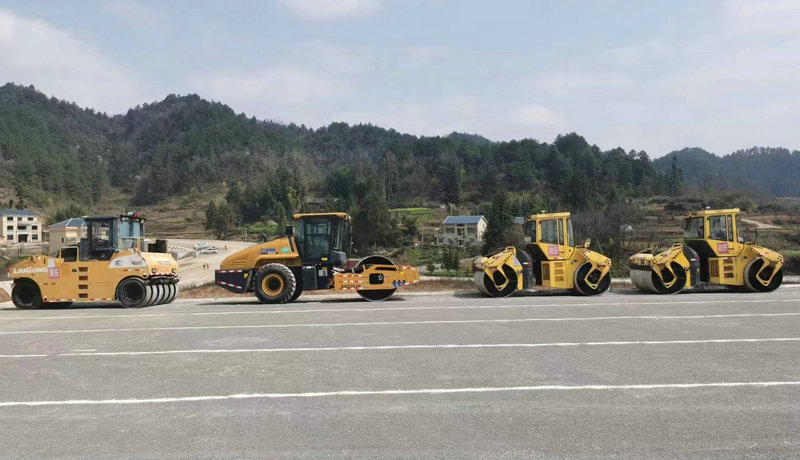 南充推土機(jī)出租